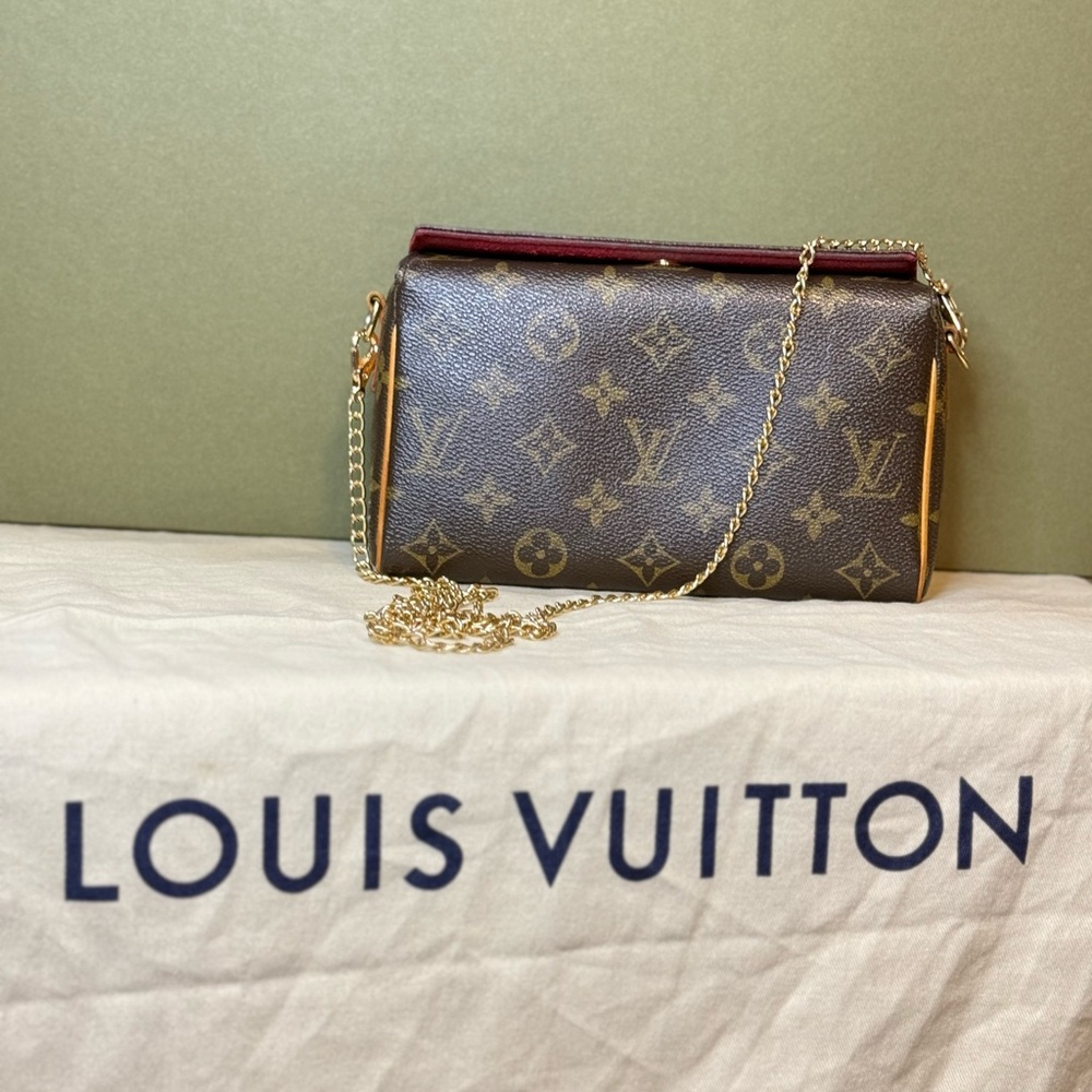 Louis Vuitton Recital w/ Unbranded Chain